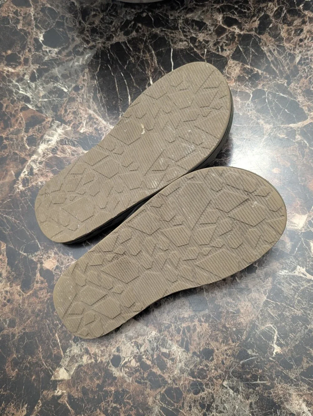 Kids Volcom Green Camo Flip Flops with Black Straps